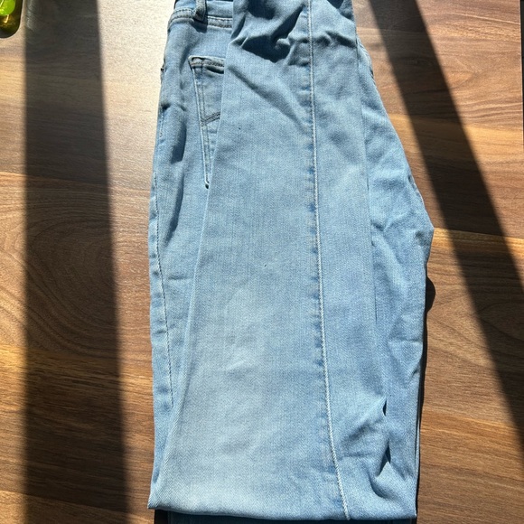 Levi’s 721 High Rise Skinny Jean - Picture 3 of 3